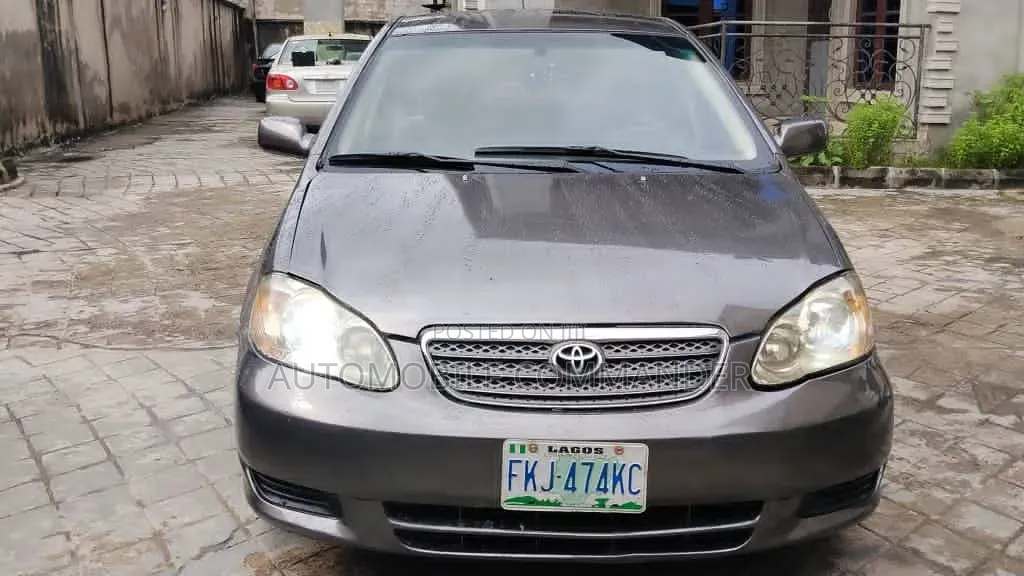 Toyota Corolla 2004 Gray