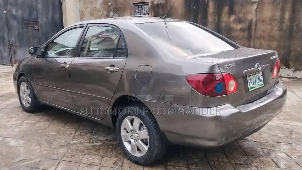 Toyota Corolla 2004 Gray