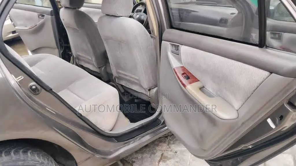 Toyota Corolla 2004 Gray