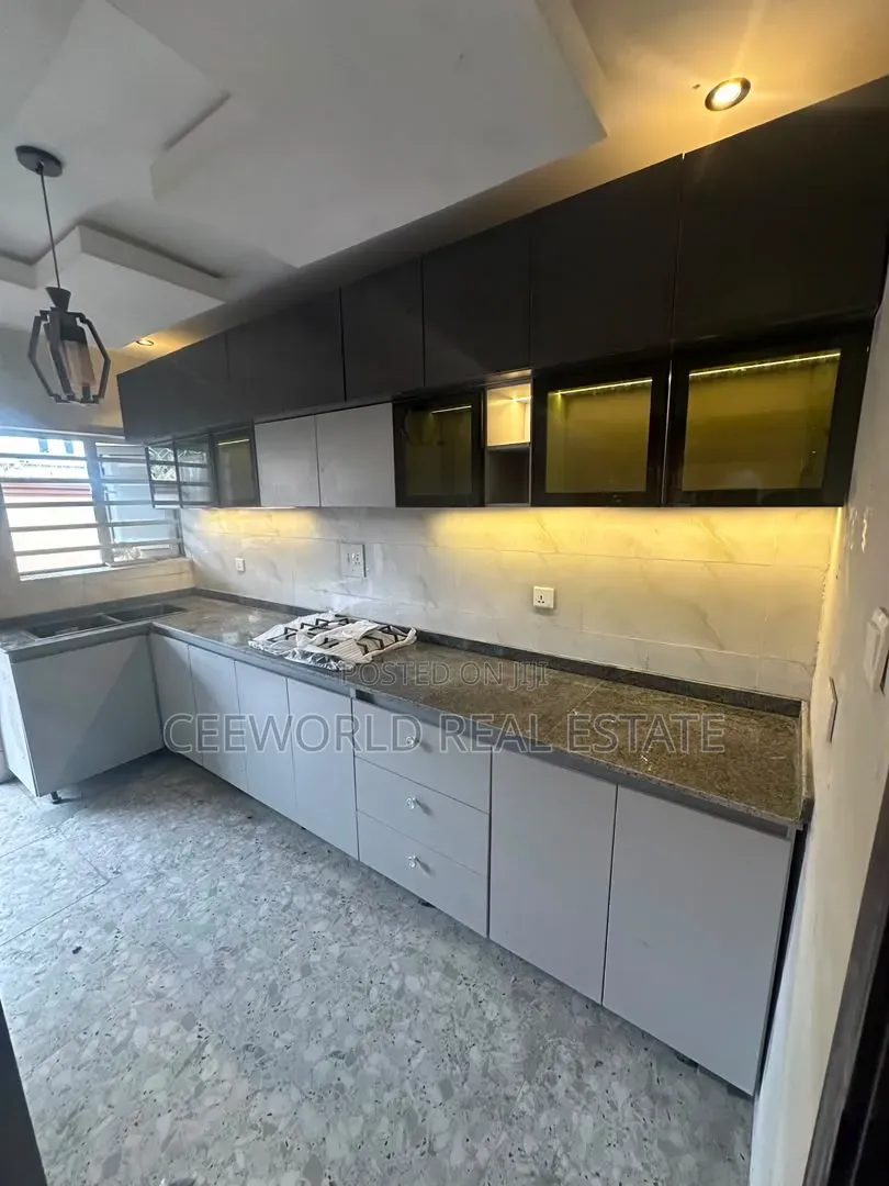 3bdrm Bungalow in Akala Way Akobo for rent