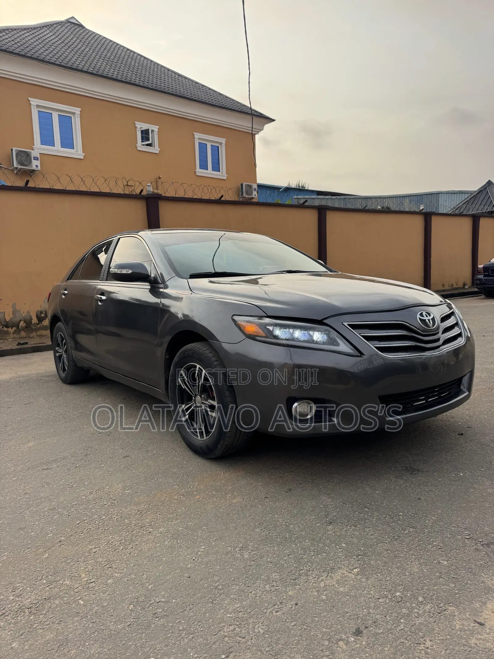 Toyota Camry XLE 4dr Sedan (2.4L 4cyl 5A) 2009 Gray