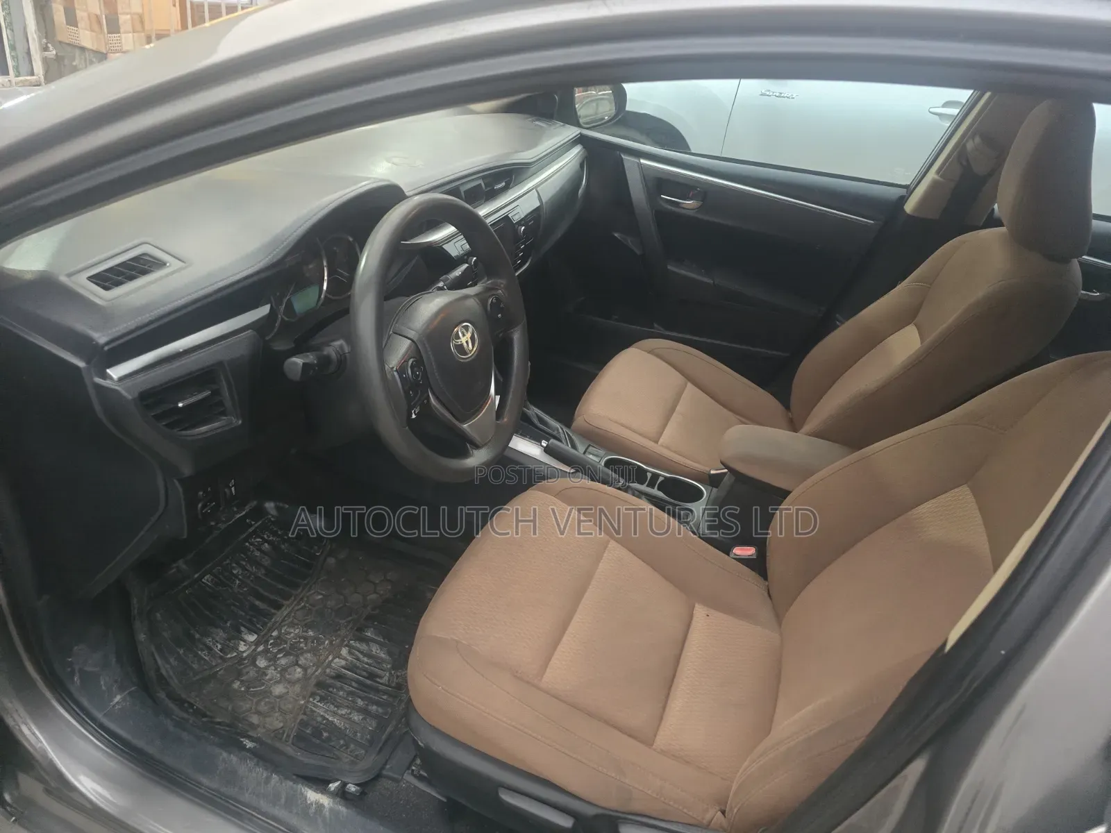Toyota Corolla LE 4dr Sedan (1.8L 4cyl CVT) 2015 Brown