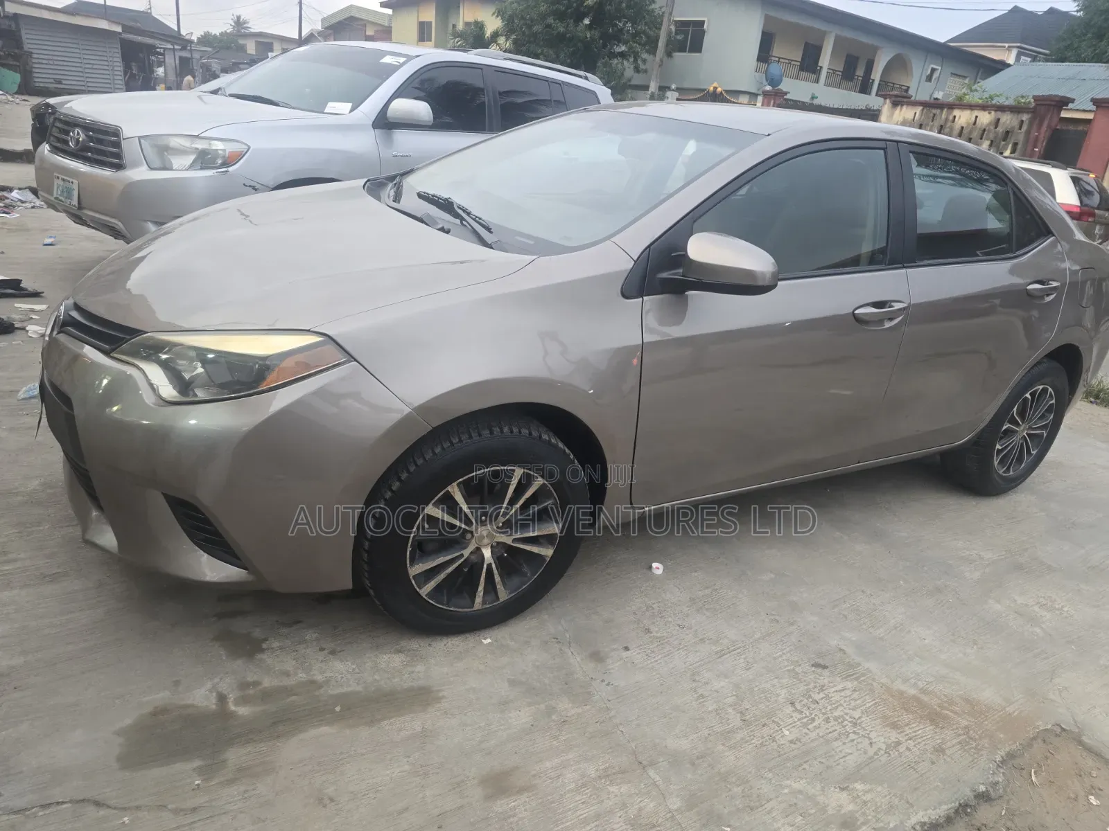 Toyota Corolla LE 4dr Sedan (1.8L 4cyl CVT) 2015 Brown