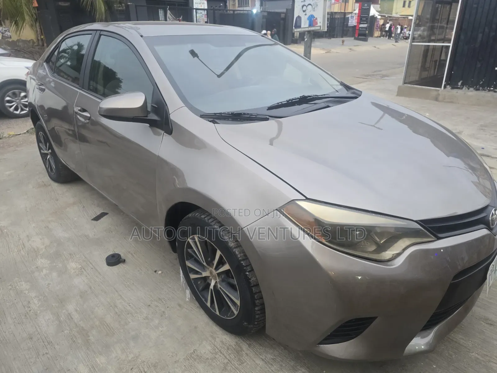 Toyota Corolla LE 4dr Sedan (1.8L 4cyl CVT) 2015 Brown