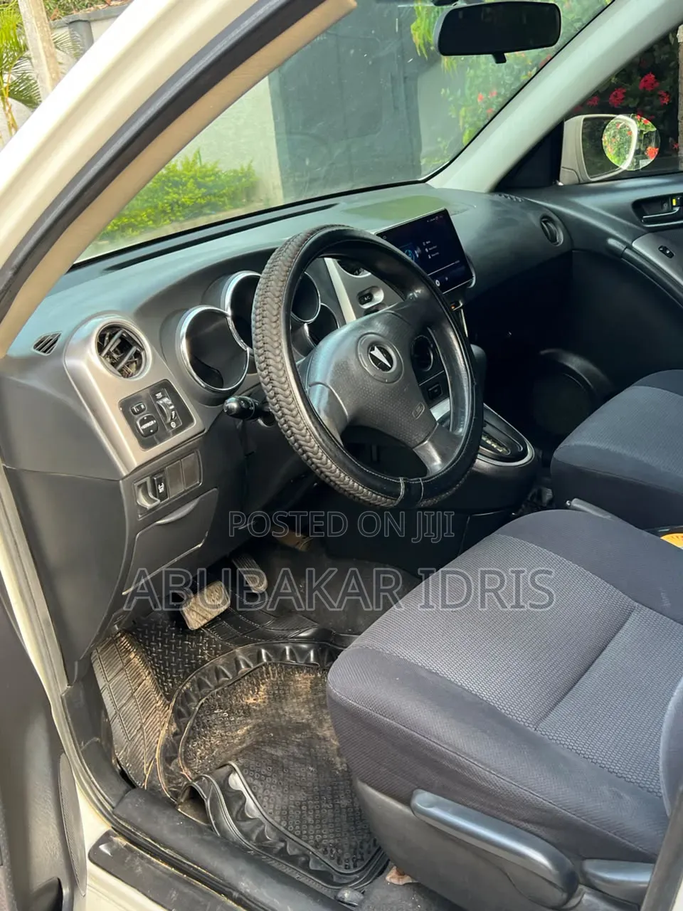 Pontiac Vibe Automatic 2004 White