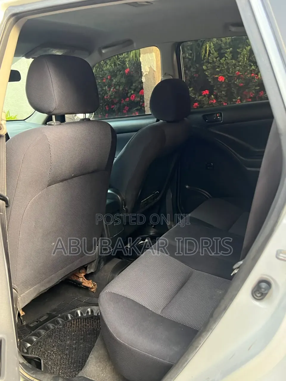 Pontiac Vibe Automatic 2004 White