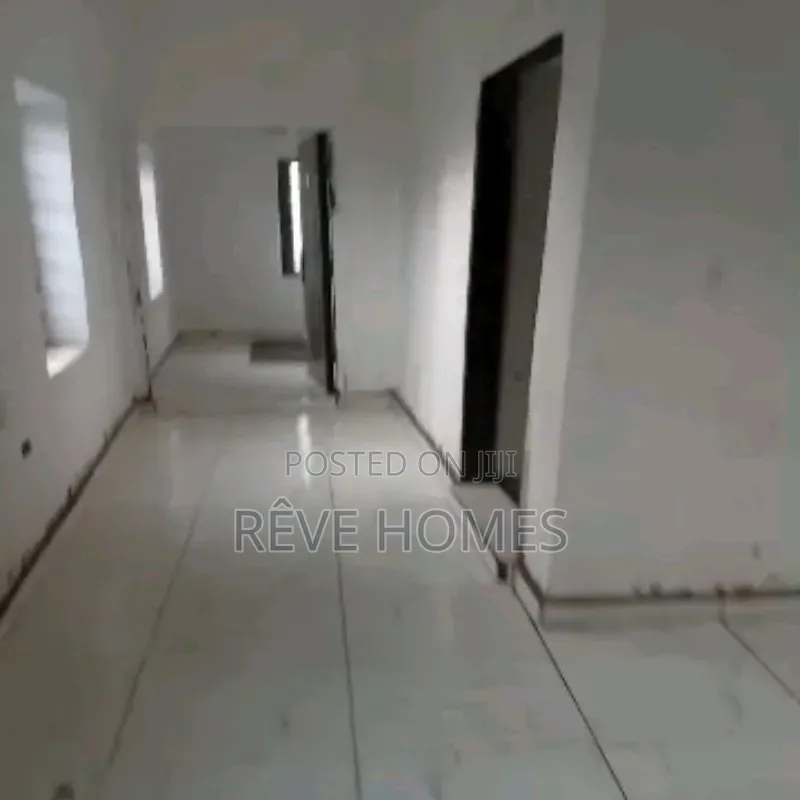 2bdrm Block of Flats in Mende for rent