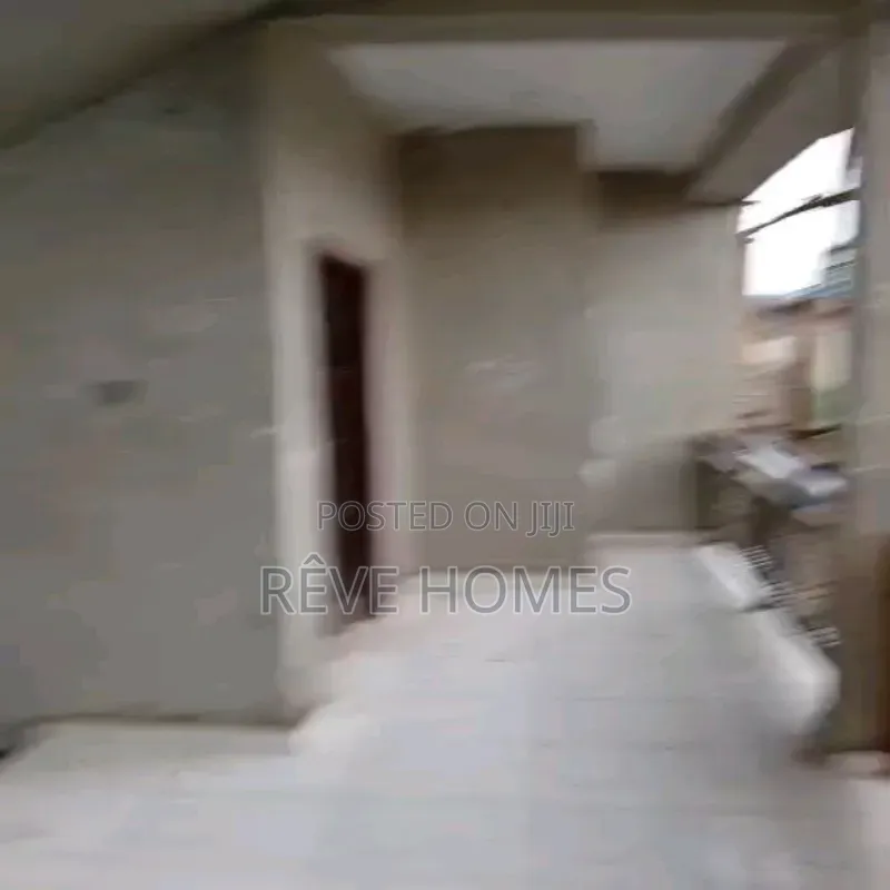 2bdrm Block of Flats in Mende for rent