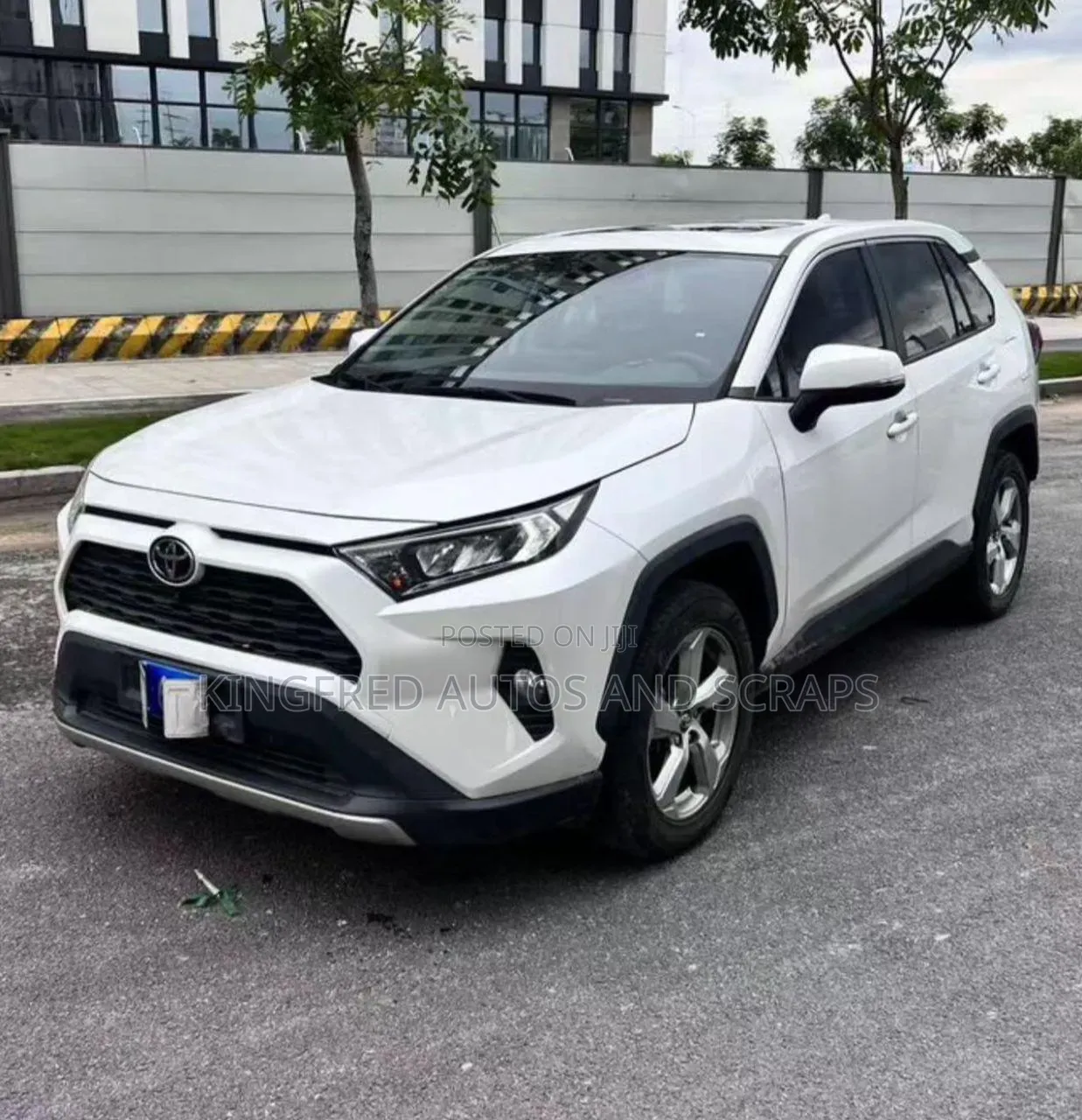 Toyota RAV4 2021 White