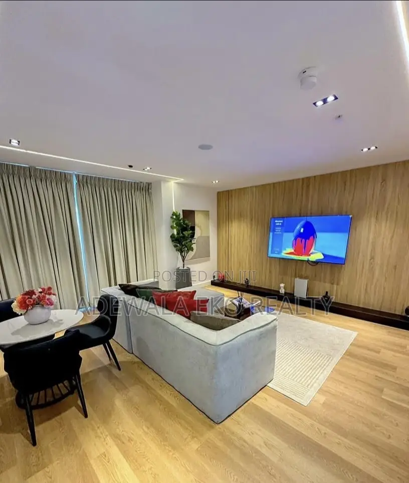 Luxury 1-Bedroom Shortlet Lekki Phase 1 – PS5, Pool 2 Balconies