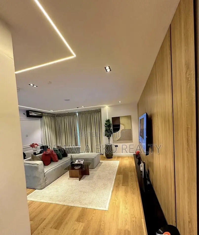 Luxury 1-Bedroom Shortlet Lekki Phase 1 – PS5, Pool 2 Balconies