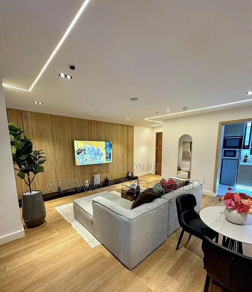 Luxury 1-Bedroom Shortlet Lekki Phase 1 – PS5, Pool 2 Balconies