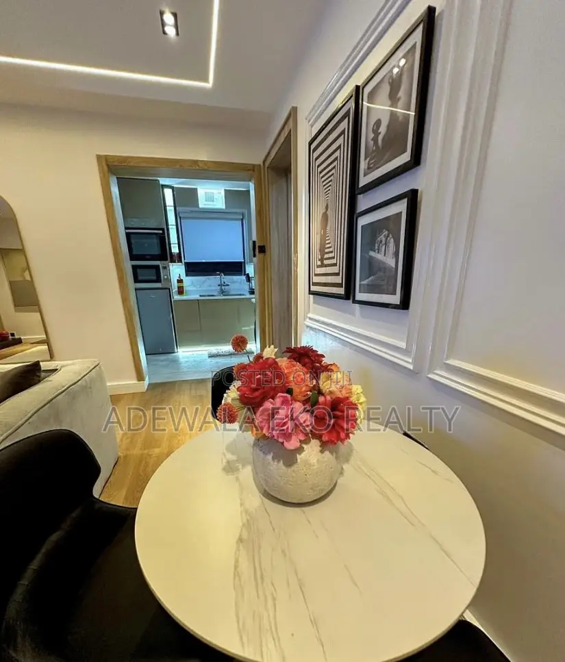 Luxury 1-Bedroom Shortlet Lekki Phase 1 – PS5, Pool 2 Balconies