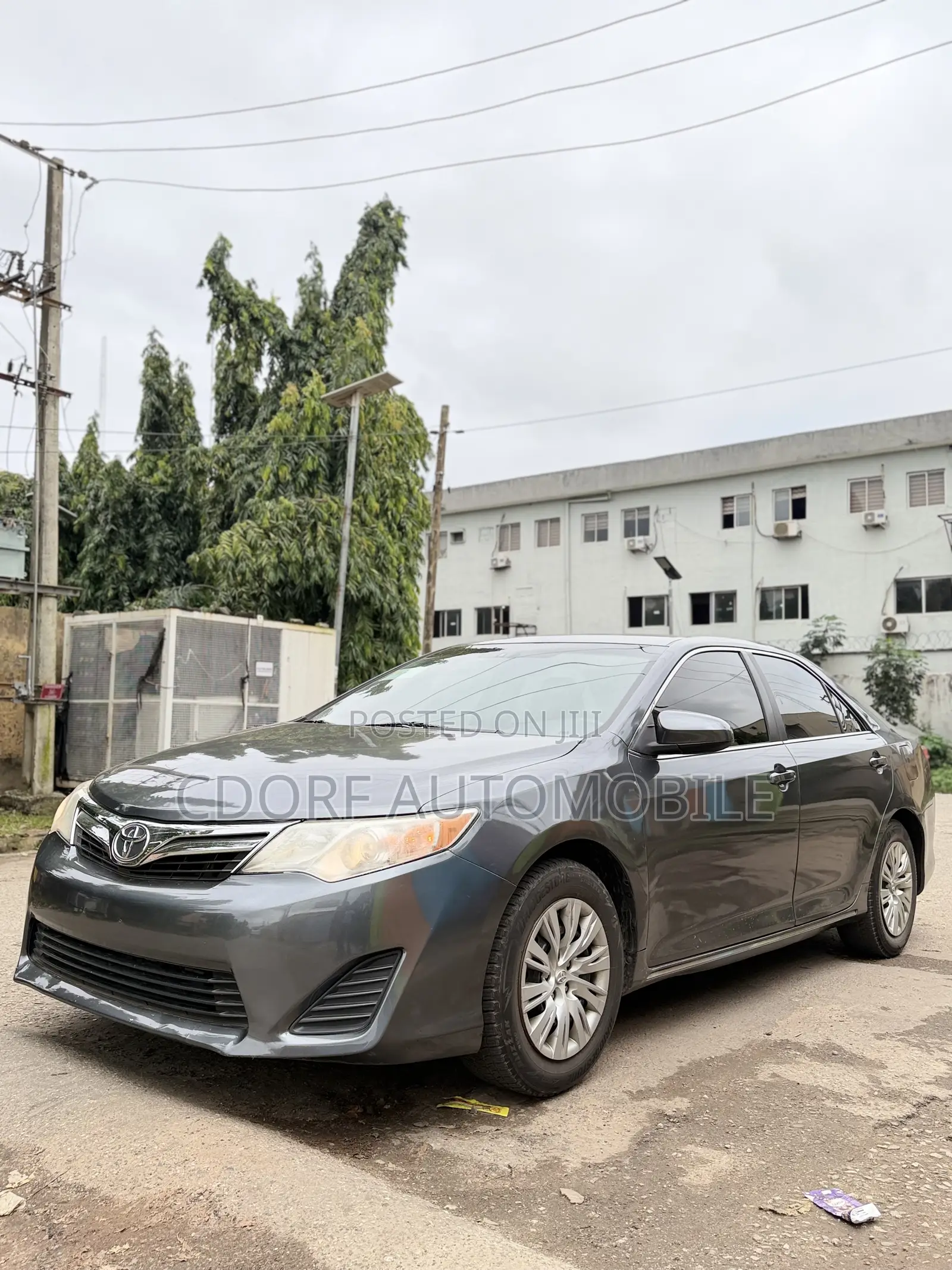 Toyota Camry LE 4dr Sedan (2.5L 4cyl 6A) 2013 Gray