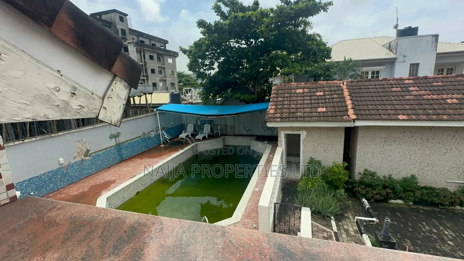 8 Bedroom Duplex on 1000sqm at Oniru Estate for Office Use