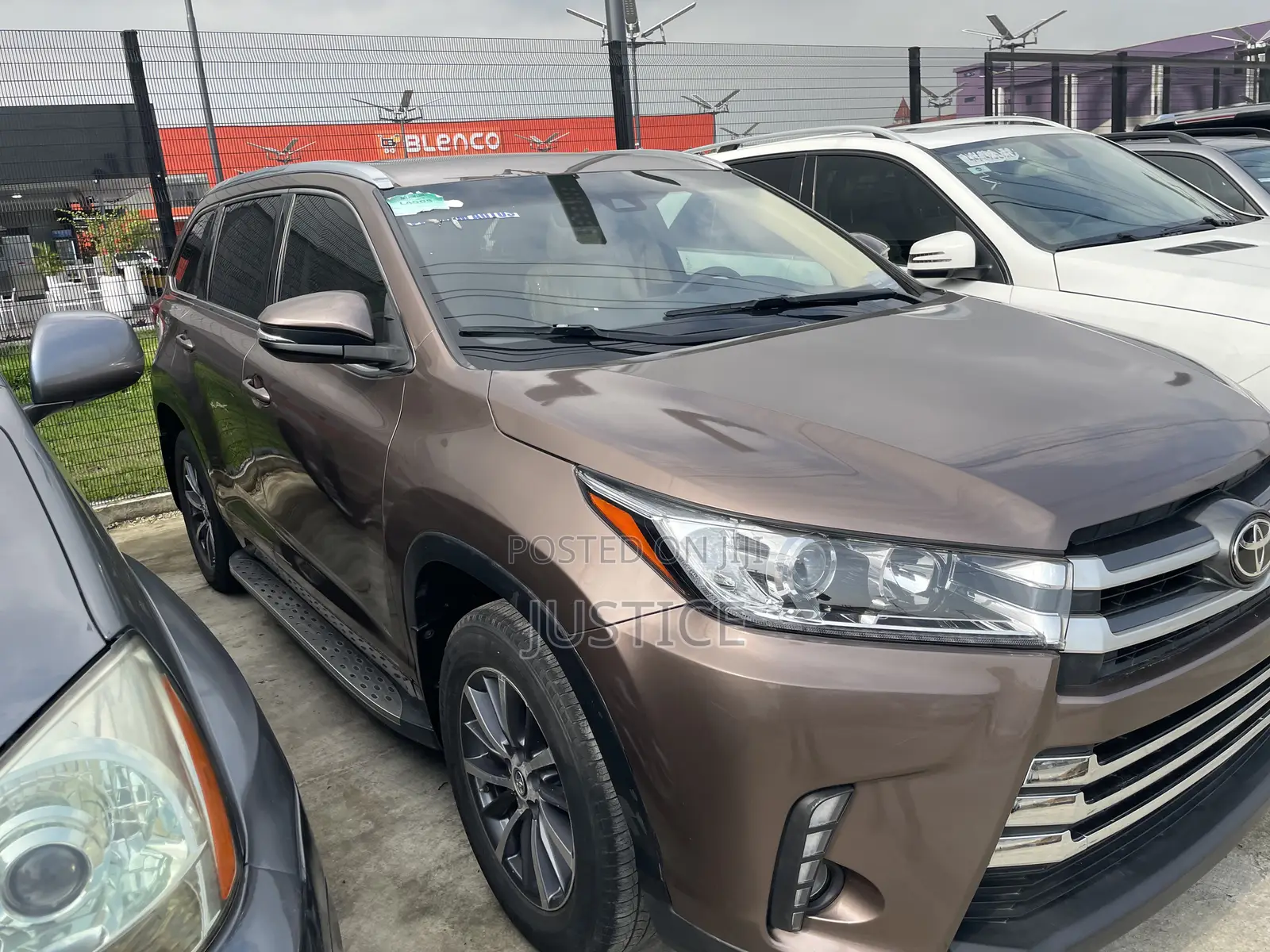 Toyota Highlander XLE 4x4 V6 (3.5L 6cyl 8A) 2017 Brown