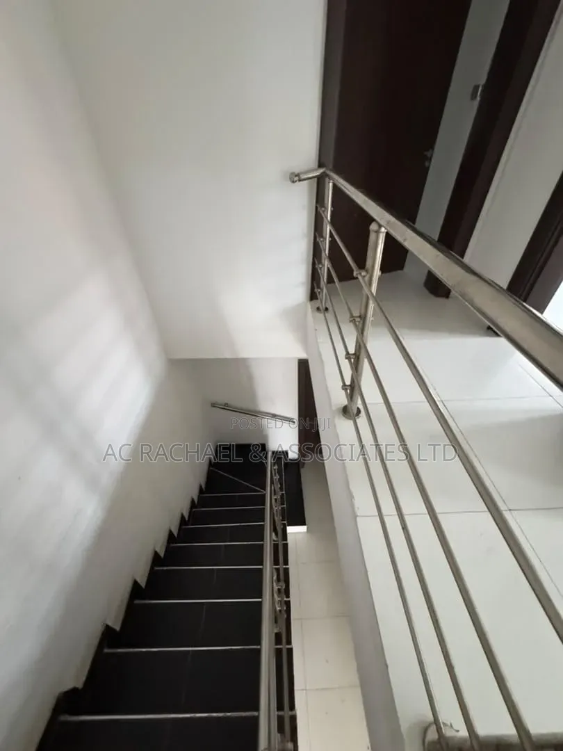 4bdrm Duplex in Ologolo Lekki for rent