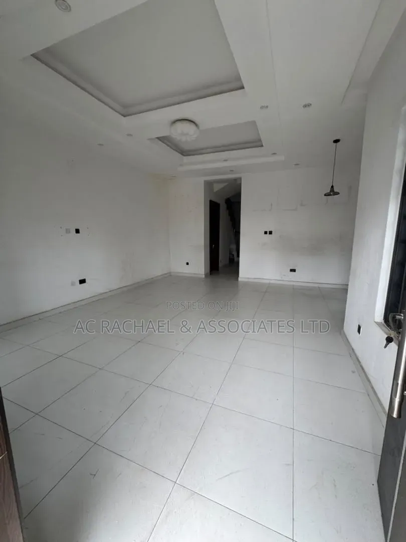 4bdrm Duplex in Ologolo Lekki for rent
