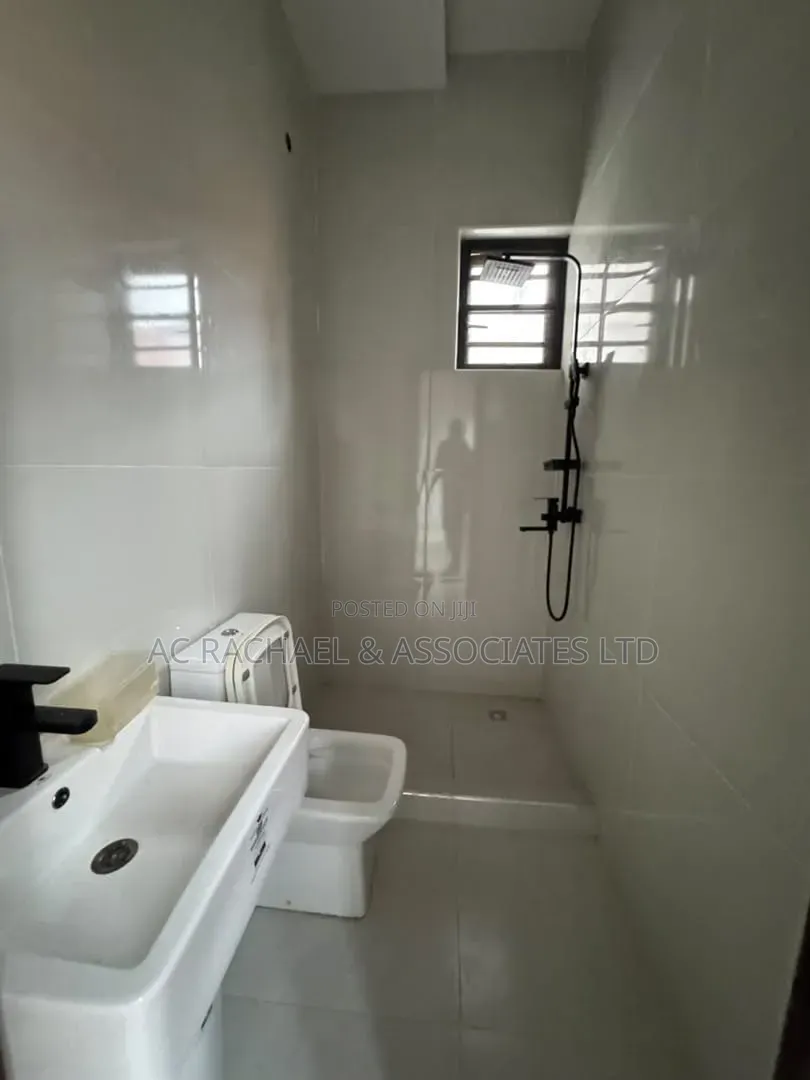 4bdrm Duplex in Ologolo Lekki for rent