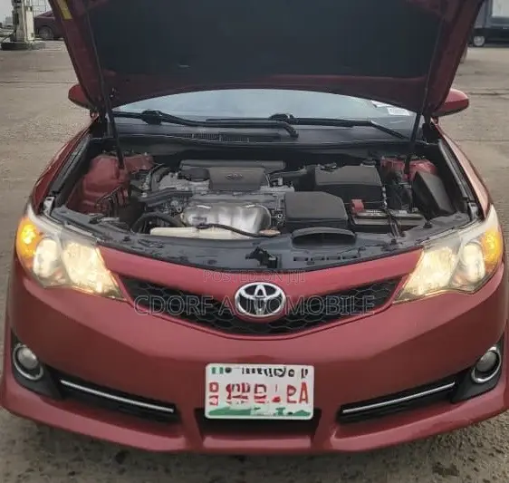 Toyota Camry SE 4dr Sedan (2.5L 4cyl 6A) 2013 Red