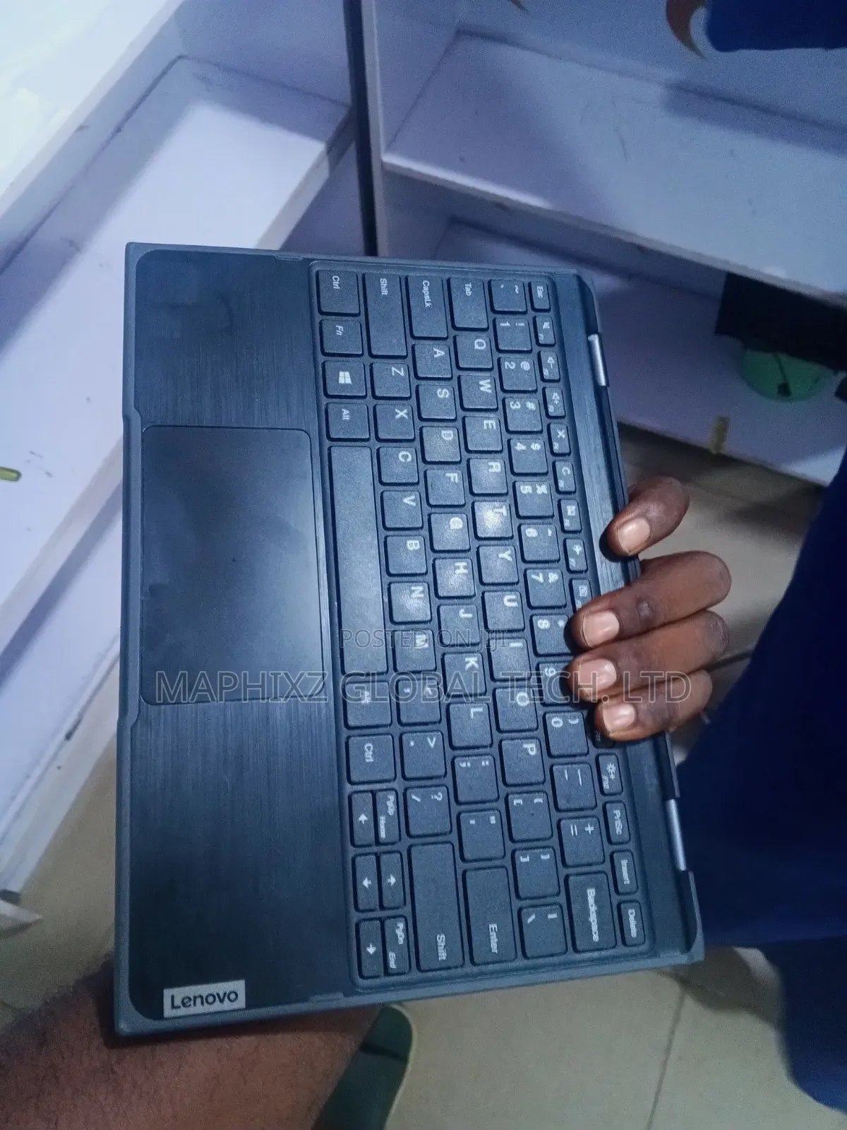 Laptop Lenovo 300e 4GB Intel Pentium SSD 128GB