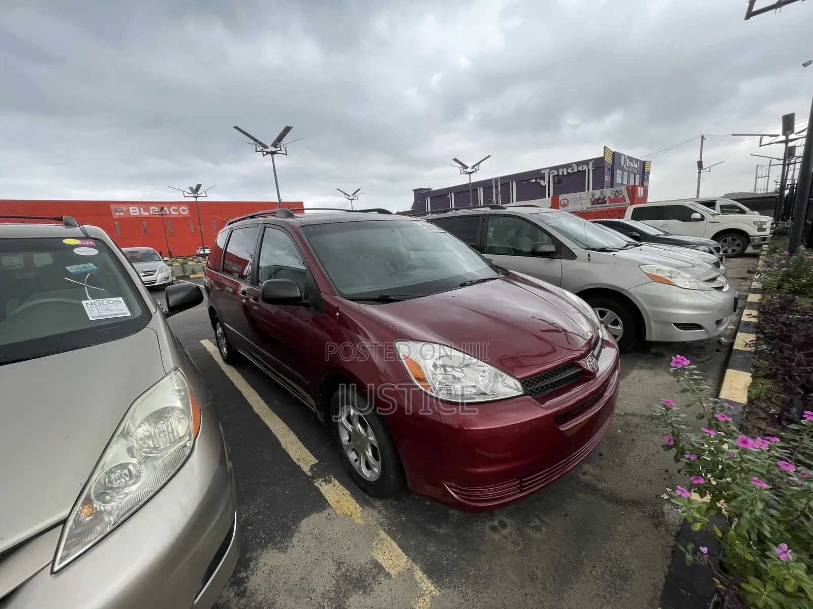 Toyota Sienna LE AWD (3.3L V6 5A) 2004 Red