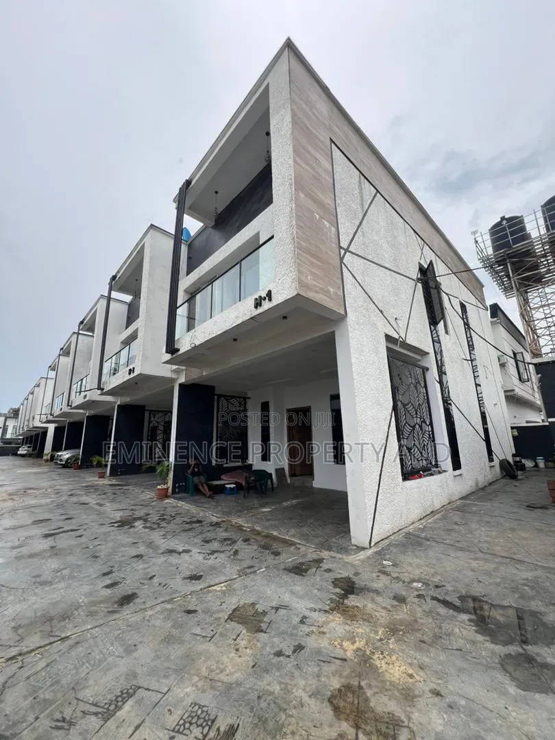 3bdrm Apartment in Osapa london for rent