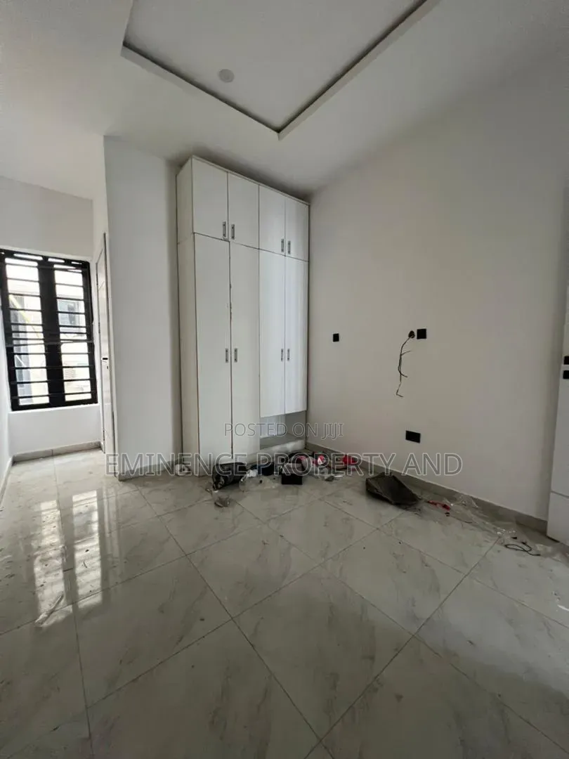 3bdrm Apartment in Osapa london for rent