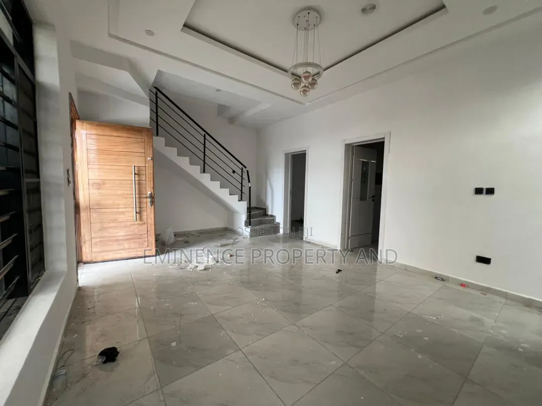 3bdrm Apartment in Osapa london for rent