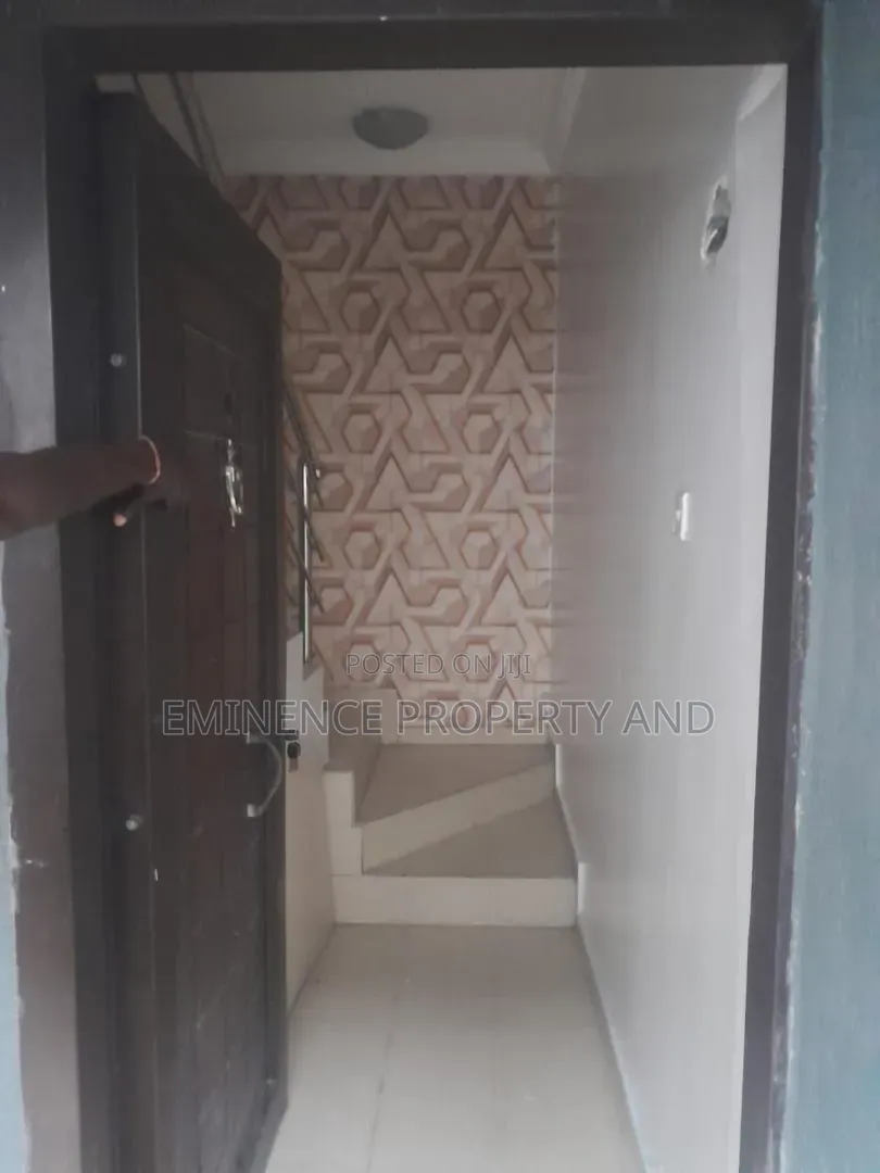 3bdrm Apartment in Osapa london for rent