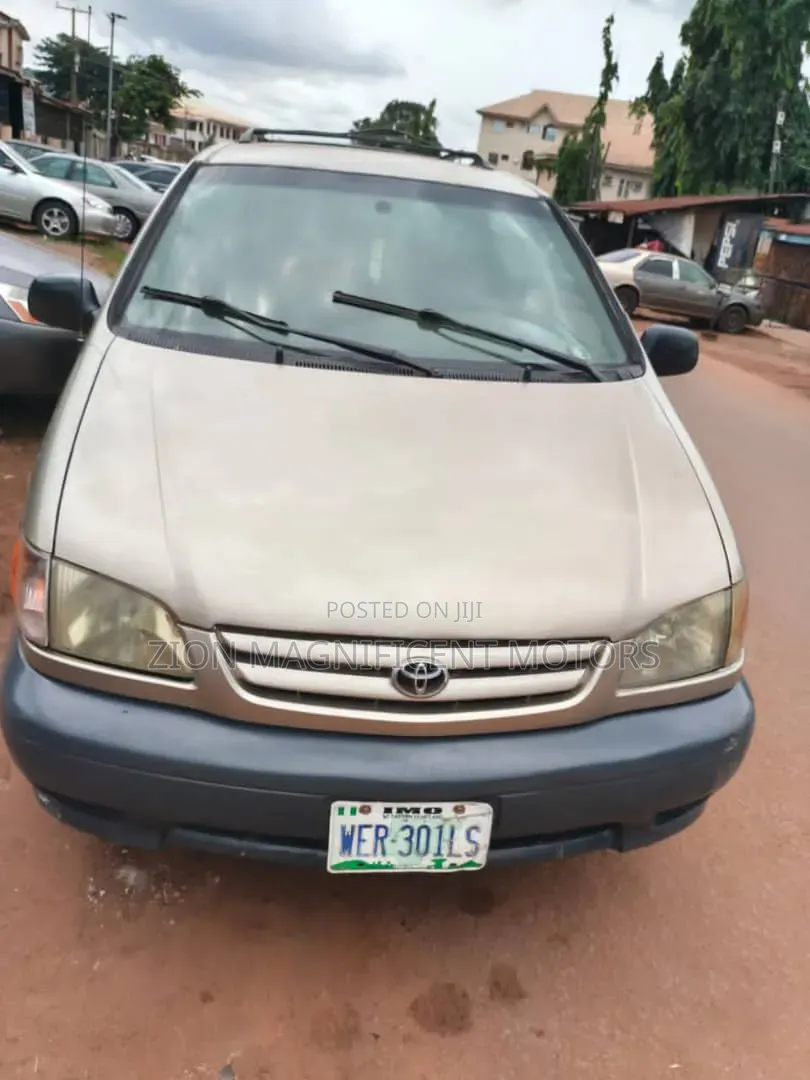 Toyota Sienna 2002 Brown