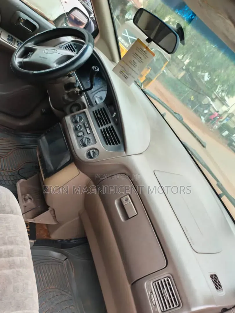 Toyota Sienna 2002 Brown