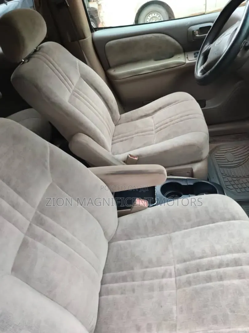 Toyota Sienna 2002 Brown