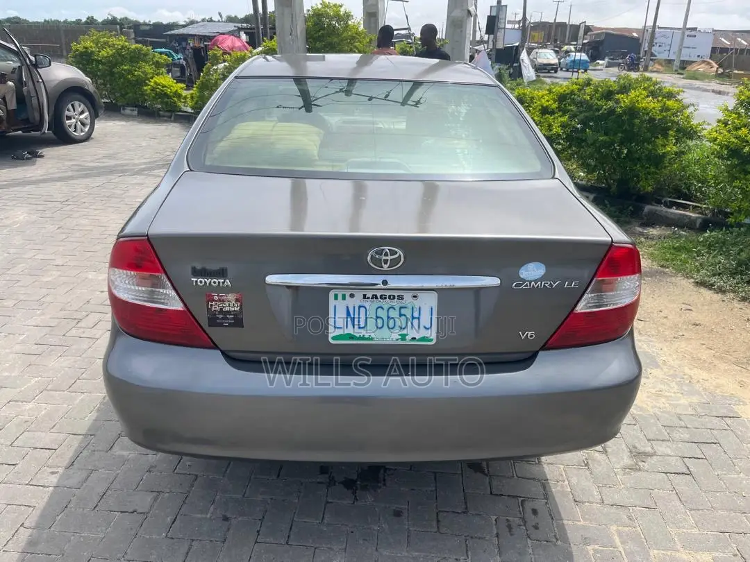 Toyota Camry 2005 Gray