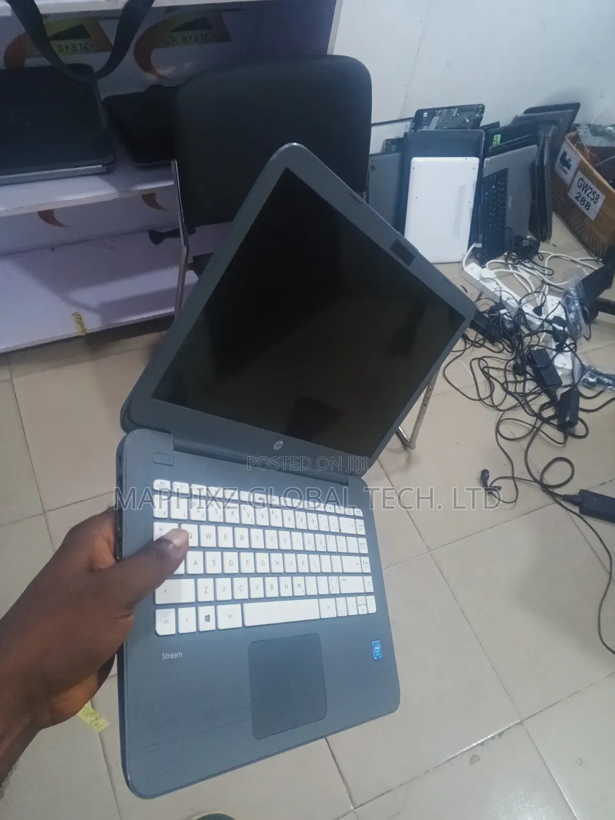 Laptop HP Stream Laptop 4GB Intel Pentium SSD 60GB