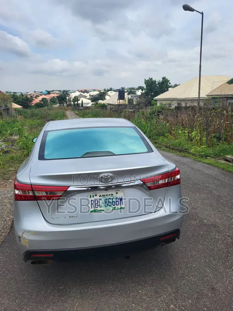 Toyota Avalon Limited 4dr Sedan (3.5L 6cyl 6A) 2015 Silver