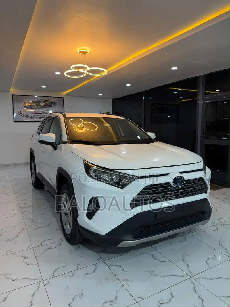 Toyota RAV4 2021 White