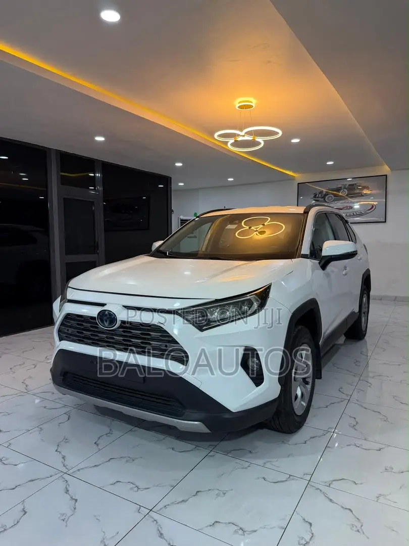 Toyota RAV4 2021 White
