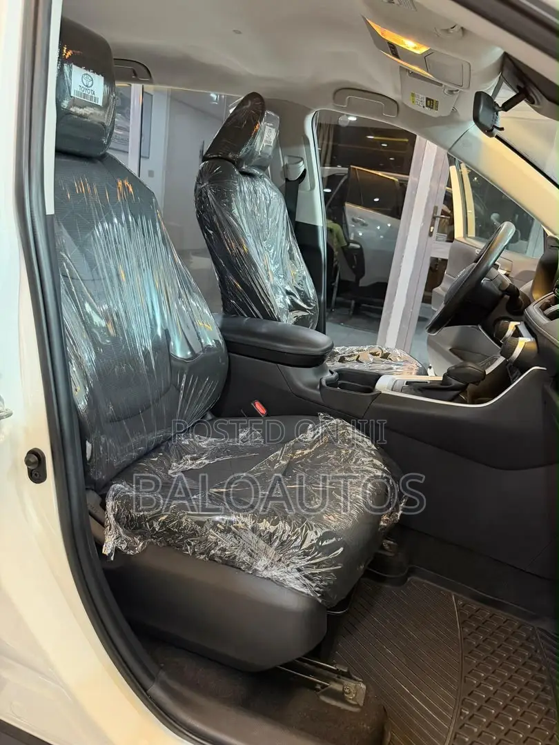 Toyota RAV4 2021 White