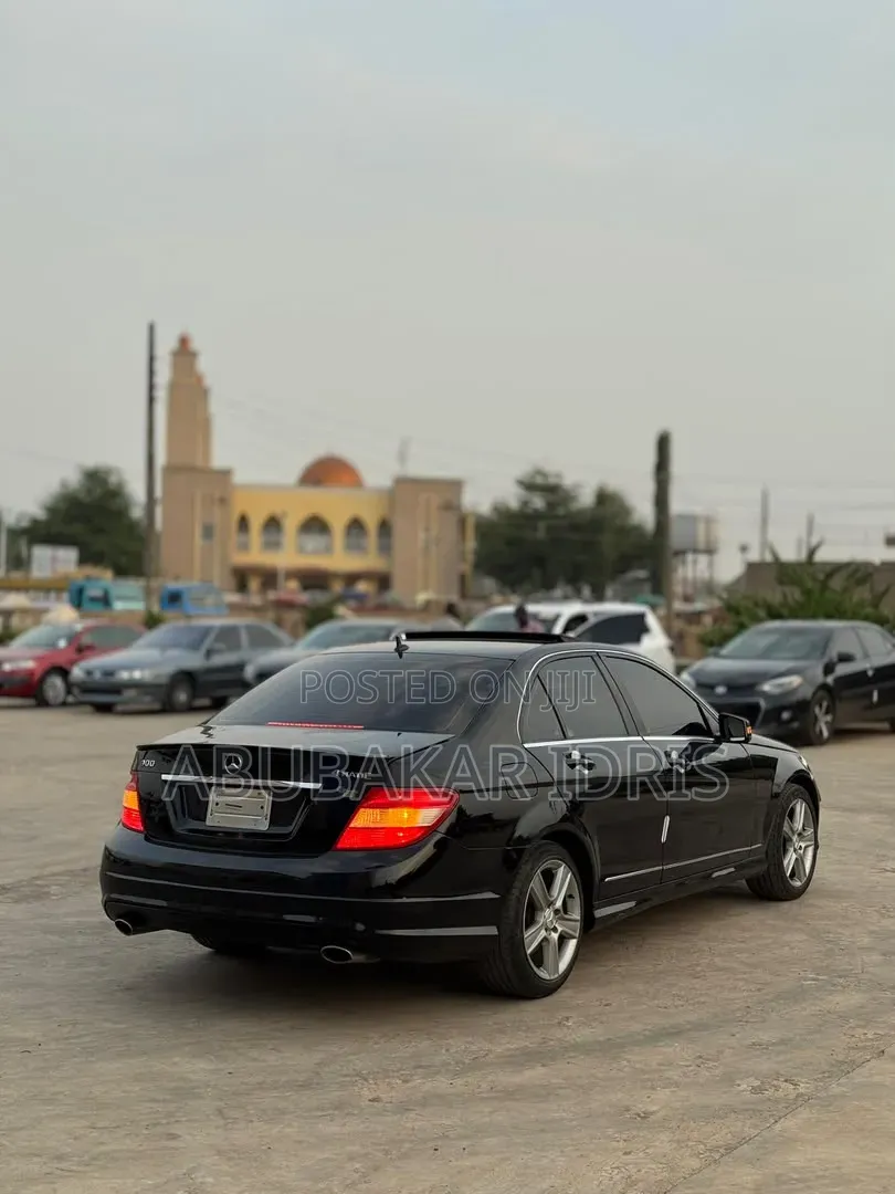 Mercedes-Benz C300 2010 Black
