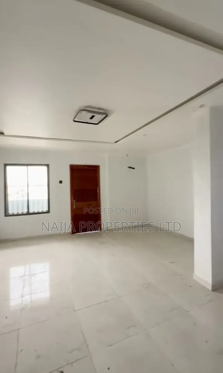 2bdrm Apartment in Lekki Phase 1 for rent