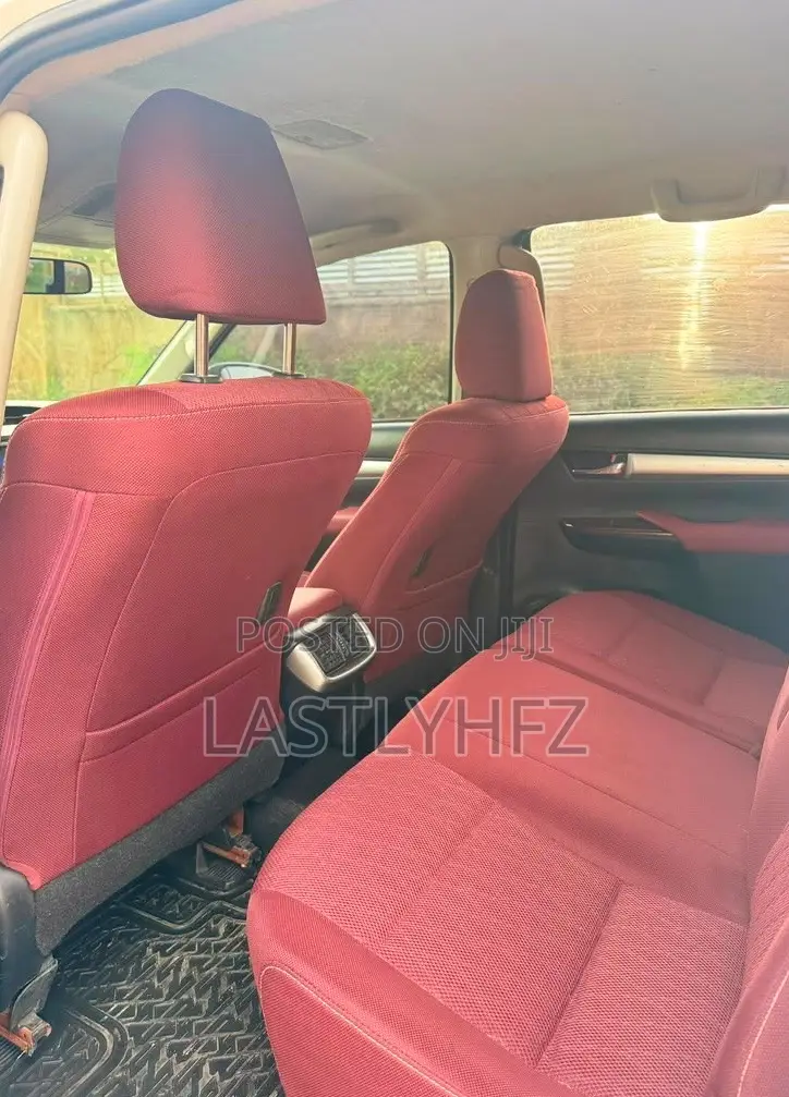 Toyota Hilux 2023 White