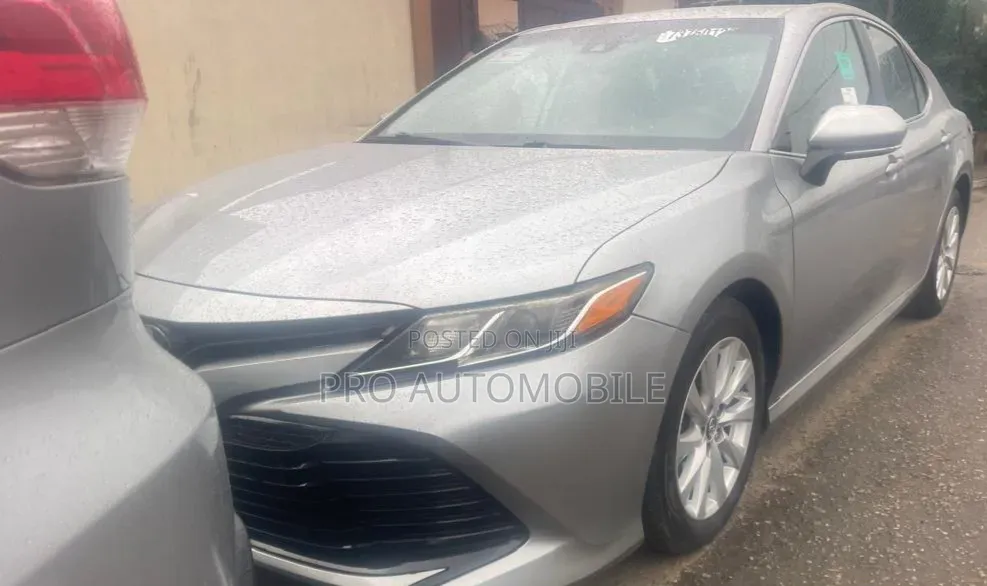 Toyota Camry SE FWD 2020 Silver