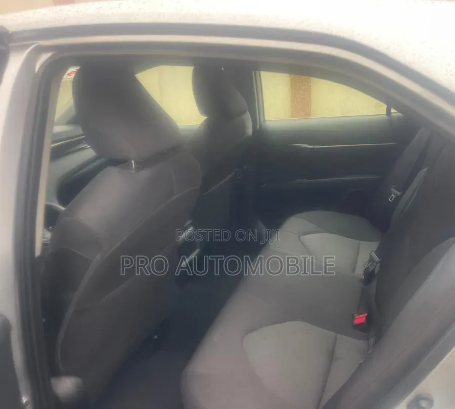 Toyota Camry SE FWD 2020 Silver