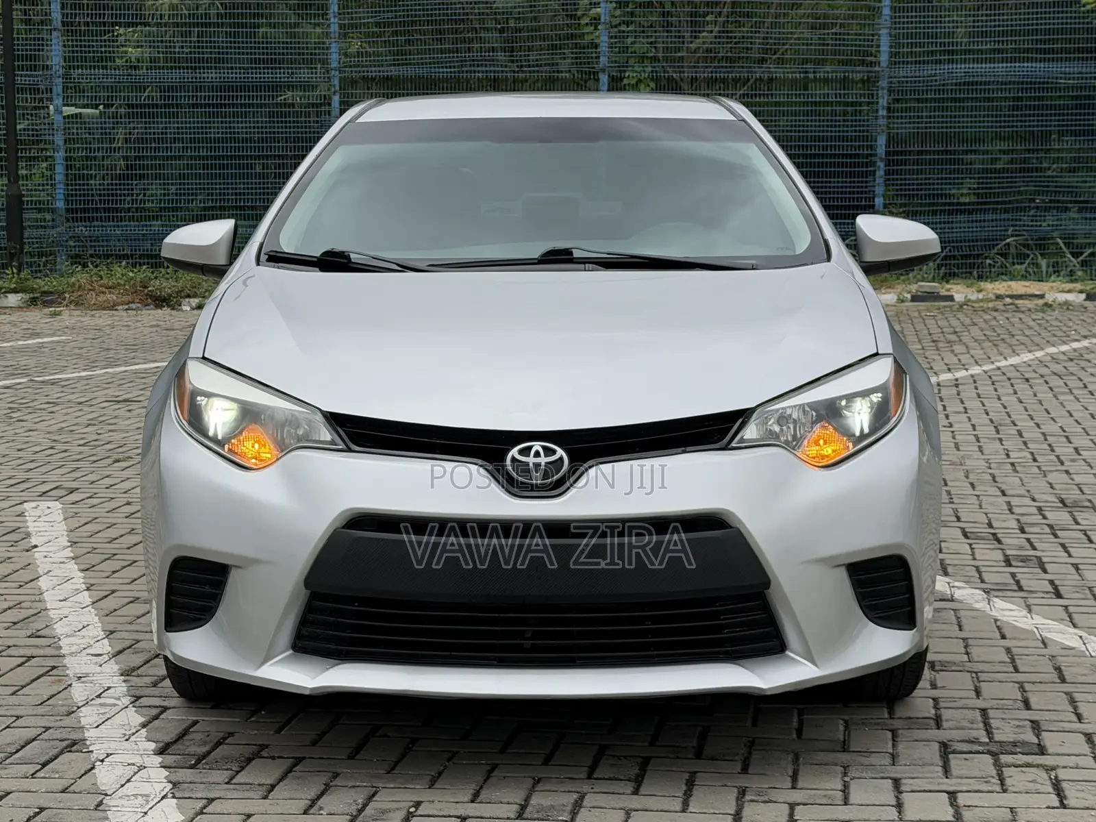 Toyota Corolla LE 4dr Sedan (1.8L 4cyl CVT) 2014 Silver