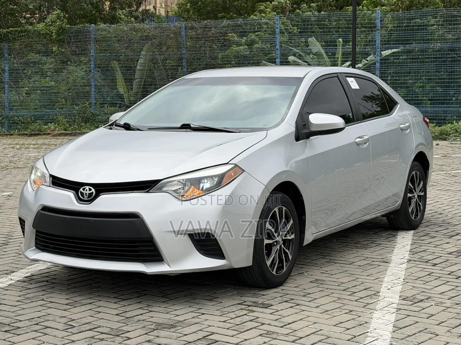 Toyota Corolla LE 4dr Sedan (1.8L 4cyl CVT) 2014 Silver