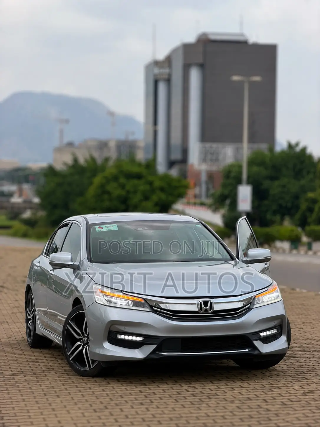 Honda Accord Touring V6 4dr Sedan FWD (3.5L 6cyl 6A) 2017 Silver