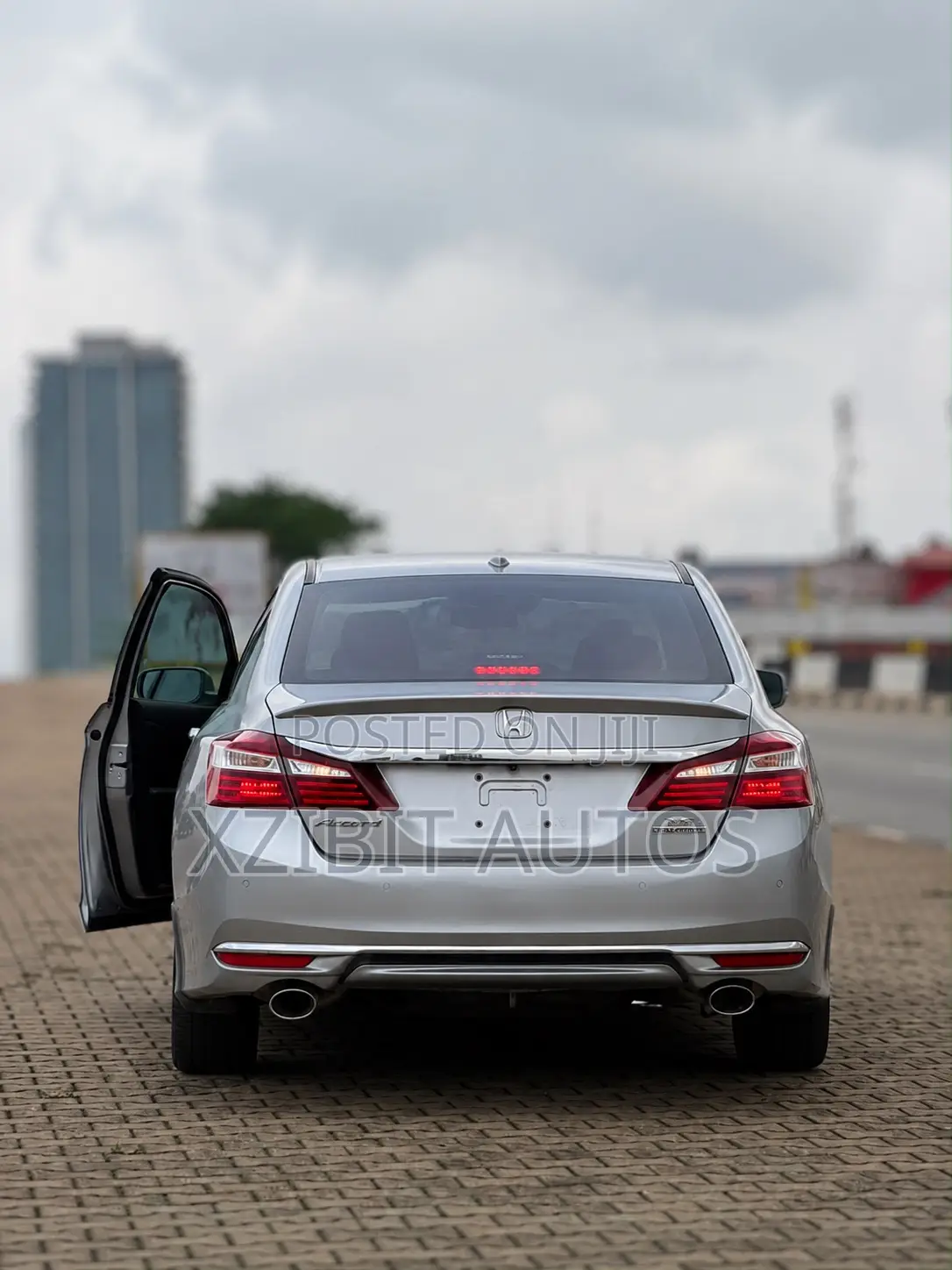 Honda Accord Touring V6 4dr Sedan FWD (3.5L 6cyl 6A) 2017 Silver