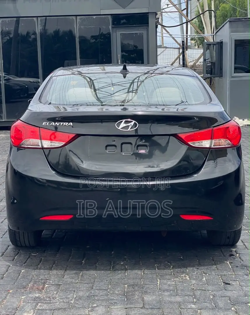 Hyundai Elantra GLS Sedan FWD (1.8L 4cyl 6M) 2013 Black
