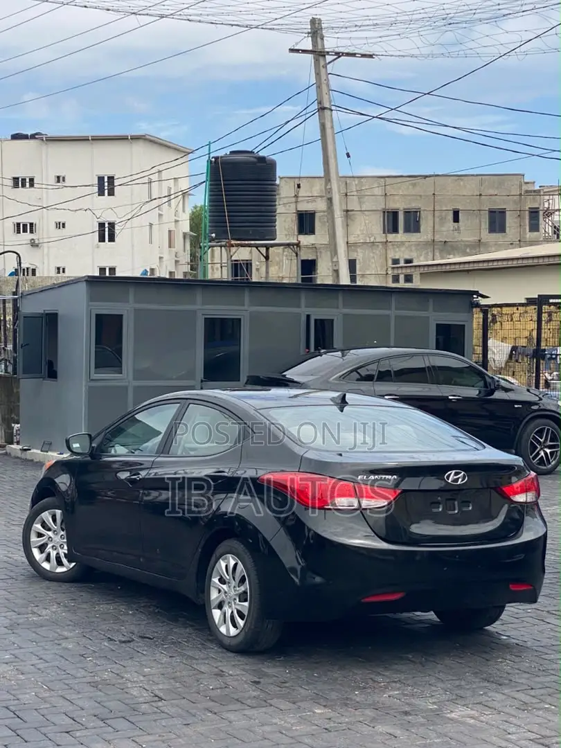 Hyundai Elantra GLS Sedan FWD (1.8L 4cyl 6M) 2013 Black